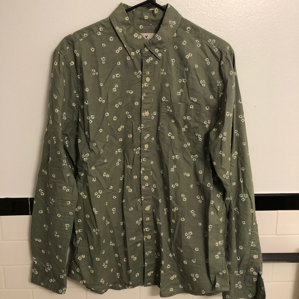 American Eagle Button Up Shirt - Size Medium